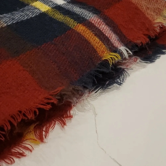 💎2/$20 ZARA RED PLAID SHAWL SCARF - Picture 6 of 6